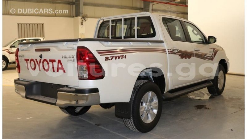 Big with watermark toyota hilux estuary import dubai 7071