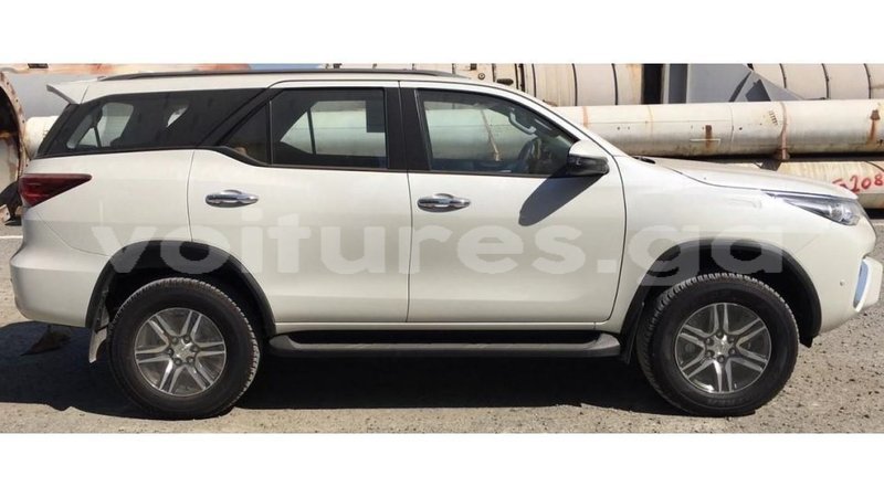 Big with watermark toyota fortuner estuary import dubai 7073