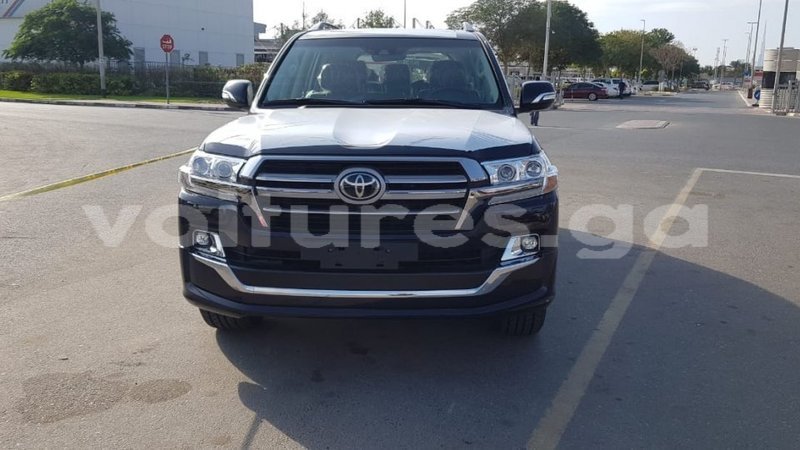 Big with watermark toyota land cruiser estuary import dubai 7074