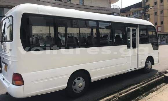 Sayi Na hannu Hyundai H200 White Babbar mota in Libreville a estuary Sayi Na hannu Hyundai H200 White Babbar mota in Libreville a estuary
