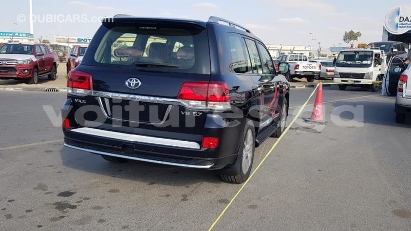 Big with watermark toyota land cruiser estuary import dubai 7074