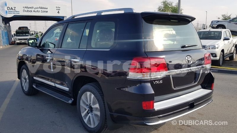 Big with watermark toyota land cruiser estuary import dubai 7074