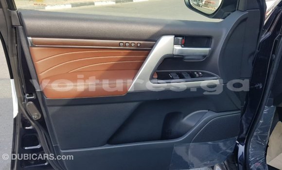 Acheter Import Voiture Toyota Land Cruiser Noir à Import - Dubai, Estuaire Acheter Import Voiture Toyota Land Cruiser Noir à Import - Dubai, Estuaire