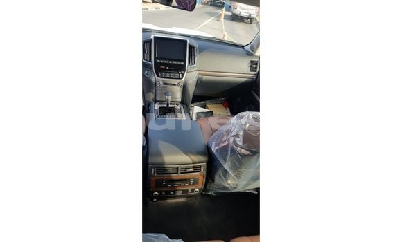 Acheter Import Voiture Toyota Land Cruiser Noir à Import - Dubai, Estuaire Acheter Import Voiture Toyota Land Cruiser Noir à Import - Dubai, Estuaire