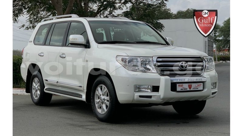 Big with watermark toyota land cruiser estuary import dubai 7086