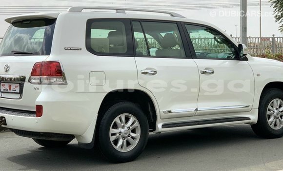Acheter Import Voiture Toyota Land Cruiser Blanc à Import - Dubai, Estuaire Acheter Import Voiture Toyota Land Cruiser Blanc à Import - Dubai, Estuaire