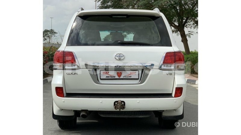 Big with watermark toyota land cruiser estuary import dubai 7086