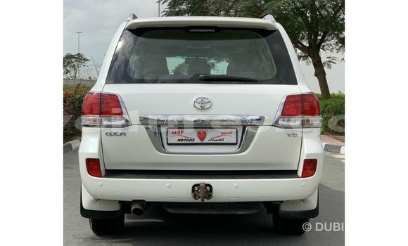 Acheter Import Voiture Toyota Land Cruiser Blanc à Import - Dubai, Estuaire Acheter Import Voiture Toyota Land Cruiser Blanc à Import - Dubai, Estuaire