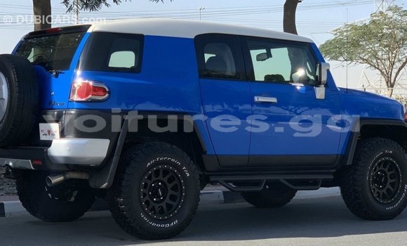 Acheter Import Voiture Toyota FJ Cruiser Bleu à Import - Dubai, Estuaire Acheter Import Voiture Toyota FJ Cruiser Bleu à Import - Dubai, Estuaire