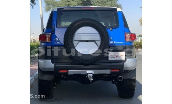 Acheter Import Voiture Toyota FJ Cruiser Bleu à Import - Dubai, Estuaire Acheter Import Voiture Toyota FJ Cruiser Bleu à Import - Dubai, Estuaire