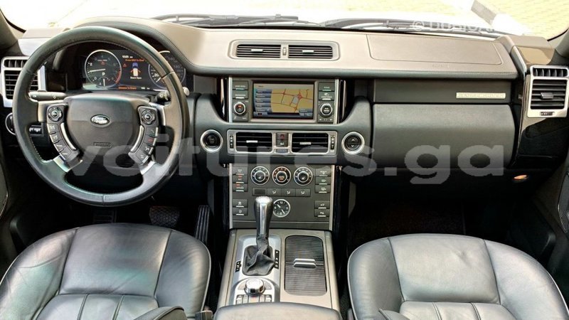 Big with watermark land rover range rover estuary import dubai 7092