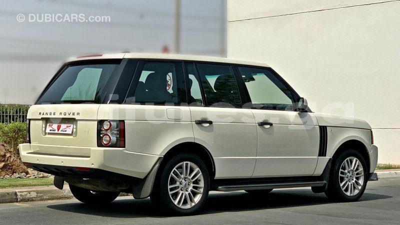 Big with watermark land rover range rover estuary import dubai 7092