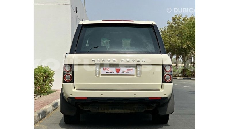 Big with watermark land rover range rover estuary import dubai 7092