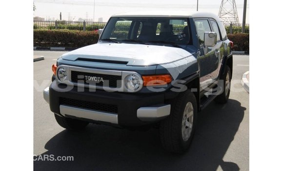 Acheter Import Voiture Toyota FJ Cruiser Bleu à Import - Dubai, Estuaire Acheter Import Voiture Toyota FJ Cruiser Bleu à Import - Dubai, Estuaire