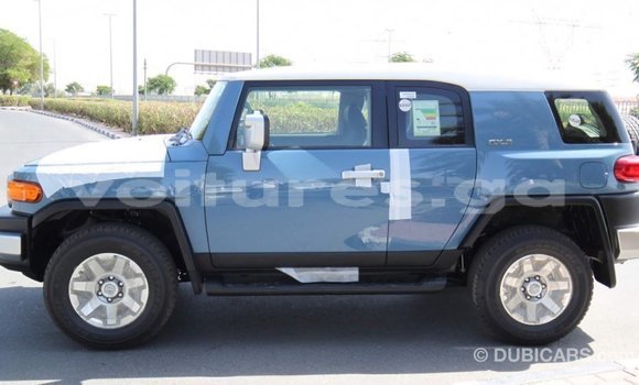 Acheter Import Voiture Toyota FJ Cruiser Bleu à Import - Dubai, Estuaire Acheter Import Voiture Toyota FJ Cruiser Bleu à Import - Dubai, Estuaire
