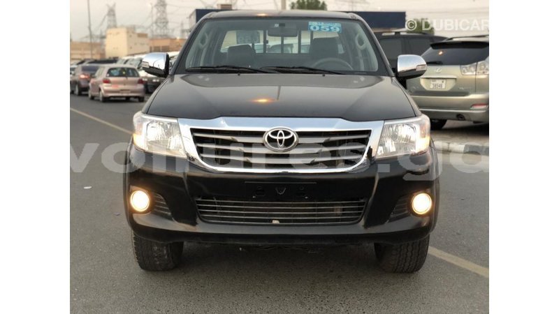 Big with watermark toyota hilux estuary import dubai 7100