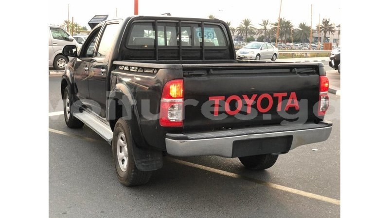 Big with watermark toyota hilux estuary import dubai 7100