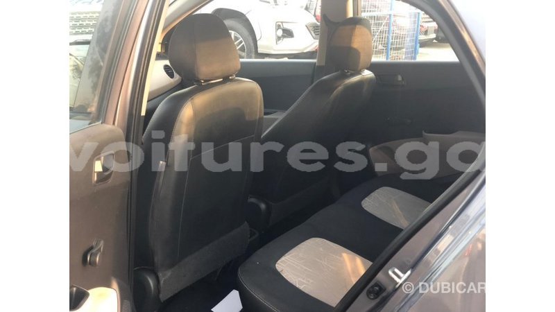 Big with watermark hyundai i10 estuary import dubai 7107