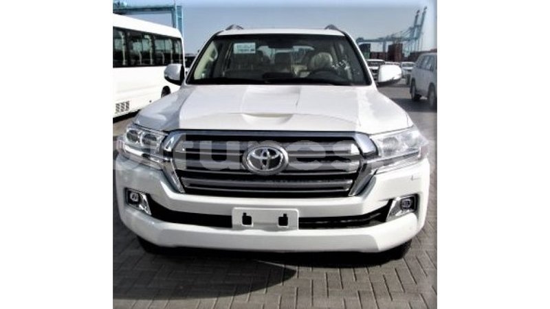 Big with watermark toyota land cruiser estuary import dubai 7110