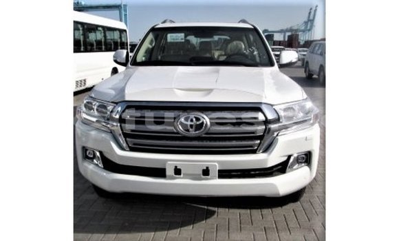 Acheter Import Voiture Toyota Land Cruiser Blanc à Import - Dubai, Estuaire Acheter Import Voiture Toyota Land Cruiser Blanc à Import - Dubai, Estuaire