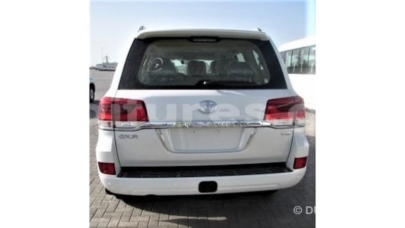 Big with watermark toyota land cruiser estuary import dubai 7110