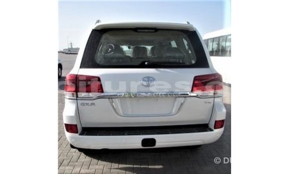 Acheter Import Voiture Toyota Land Cruiser Blanc à Import - Dubai, Estuaire Acheter Import Voiture Toyota Land Cruiser Blanc à Import - Dubai, Estuaire