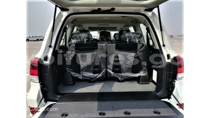 Big with watermark toyota land cruiser estuary import dubai 7110