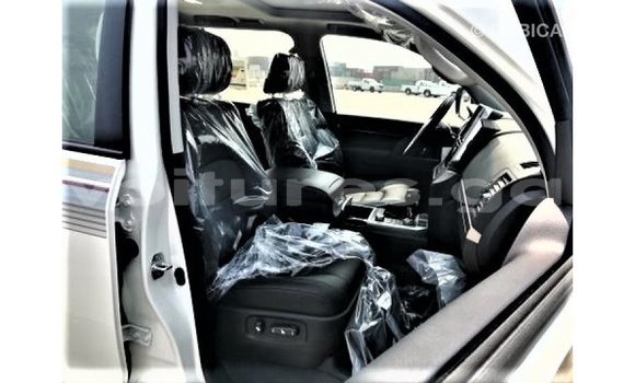 Acheter Import Voiture Toyota Land Cruiser Blanc à Import - Dubai, Estuaire Acheter Import Voiture Toyota Land Cruiser Blanc à Import - Dubai, Estuaire