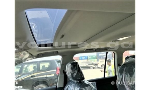 Acheter Import Voiture Toyota Land Cruiser Blanc à Import - Dubai, Estuaire Acheter Import Voiture Toyota Land Cruiser Blanc à Import - Dubai, Estuaire