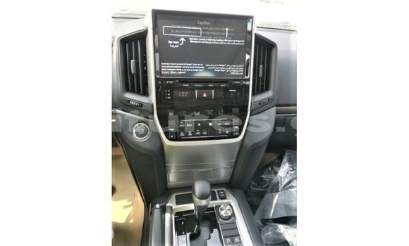 Acheter Import Voiture Toyota Land Cruiser Blanc à Import - Dubai, Estuaire Acheter Import Voiture Toyota Land Cruiser Blanc à Import - Dubai, Estuaire