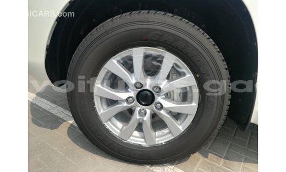 Acheter Import Voiture Toyota Land Cruiser Blanc à Import - Dubai, Estuaire Acheter Import Voiture Toyota Land Cruiser Blanc à Import - Dubai, Estuaire