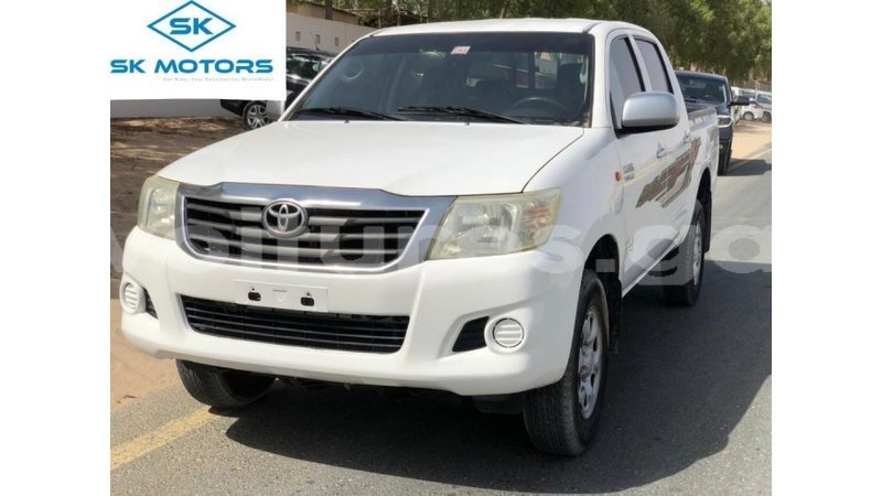 Big with watermark toyota hilux estuary import dubai 7117