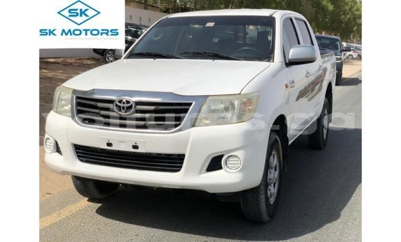 Acheter Import Voiture Toyota Hilux Blanc à Import - Dubai, Estuaire