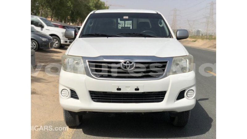 Big with watermark toyota hilux estuary import dubai 7117