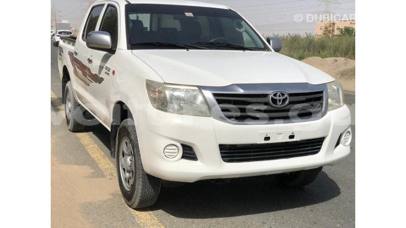 Big with watermark toyota hilux estuary import dubai 7117