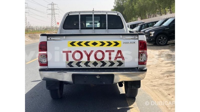 Big with watermark toyota hilux estuary import dubai 7117