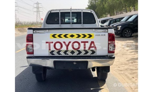 Sayi Imported Toyota Hilux White Mota in Import - Dubai a estuary Sayi Imported Toyota Hilux White Mota in Import - Dubai a estuary