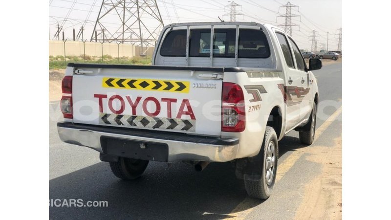 Big with watermark toyota hilux estuary import dubai 7117