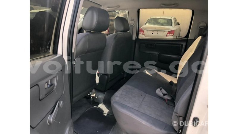 Big with watermark toyota hilux estuary import dubai 7117