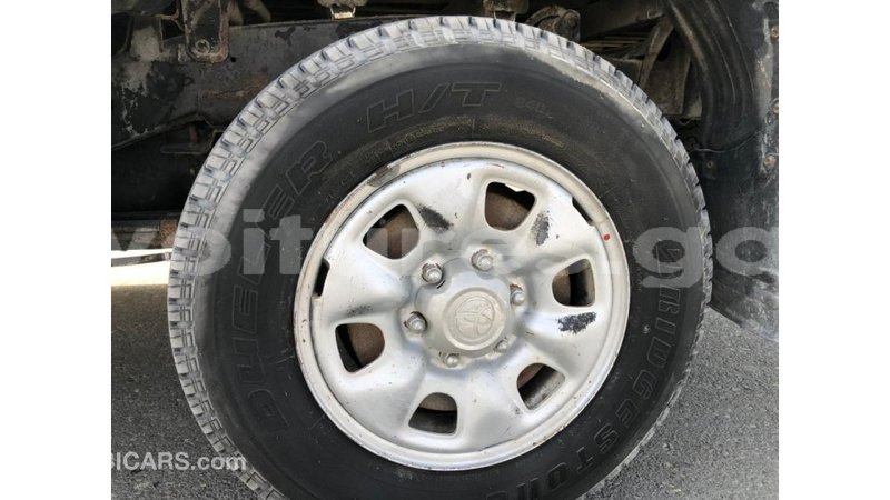 Big with watermark toyota hilux estuary import dubai 7117