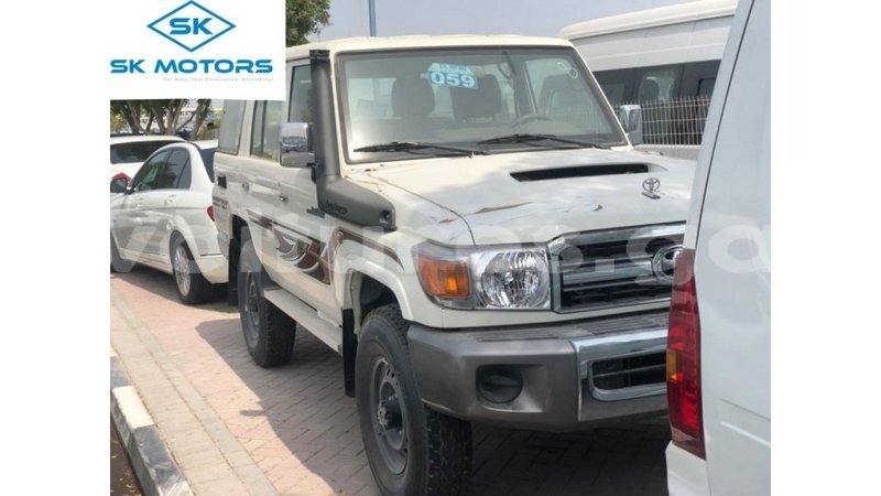 Big with watermark toyota land cruiser estuary import dubai 7120