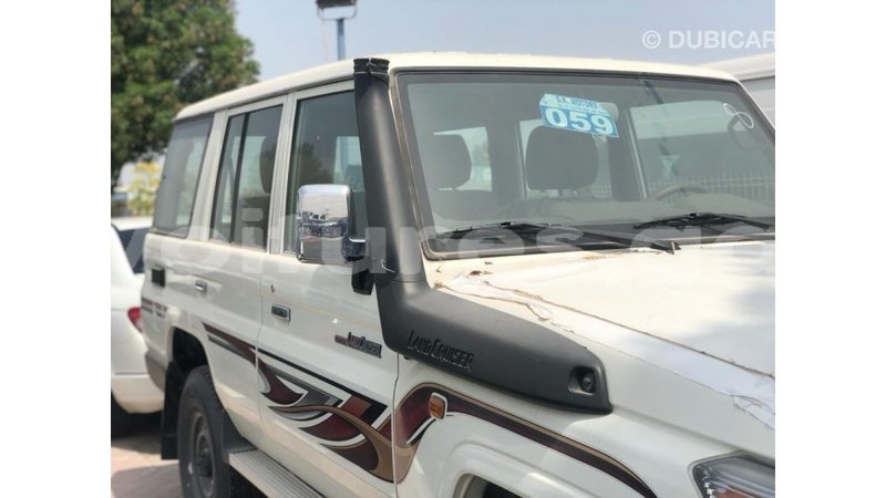 Big with watermark toyota land cruiser estuary import dubai 7120