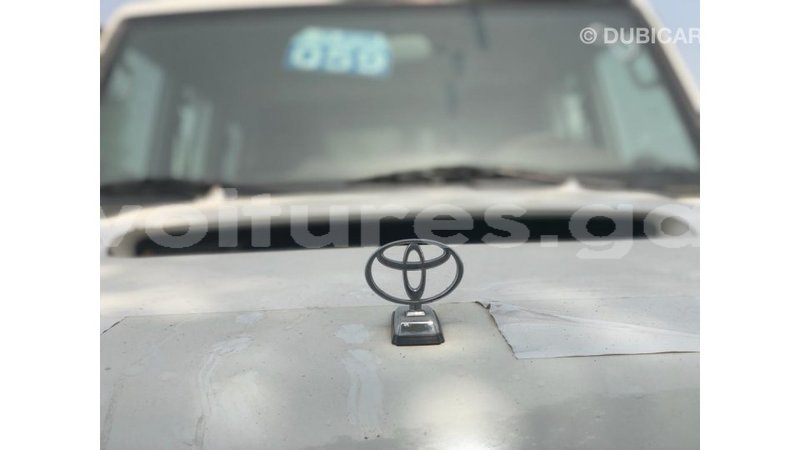 Big with watermark toyota land cruiser estuary import dubai 7120