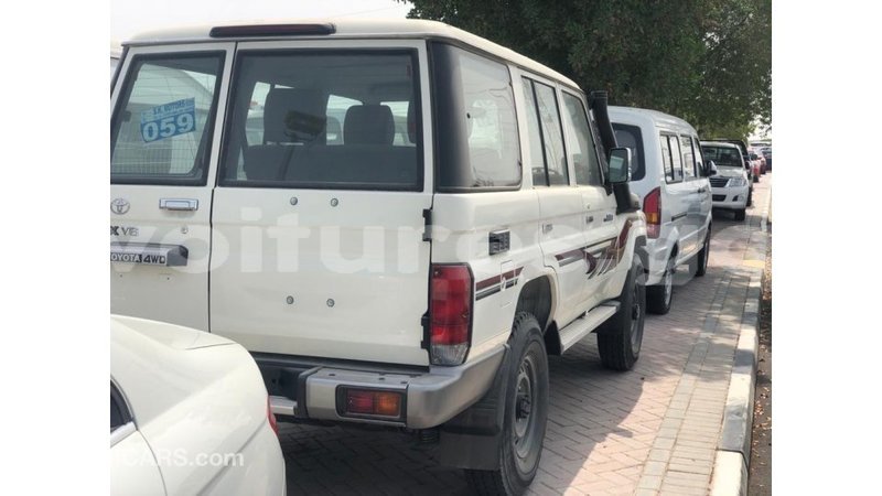 Big with watermark toyota land cruiser estuary import dubai 7120