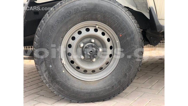 Big with watermark toyota land cruiser estuary import dubai 7120