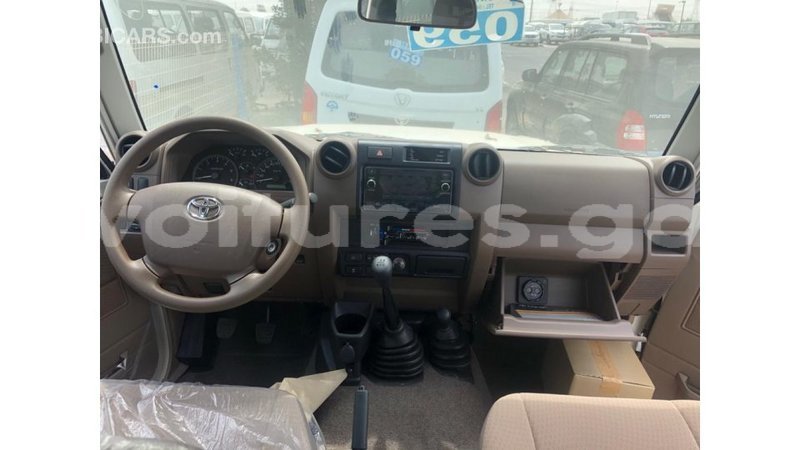 Big with watermark toyota land cruiser estuary import dubai 7120