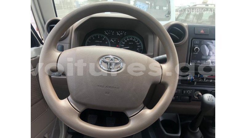 Big with watermark toyota land cruiser estuary import dubai 7120