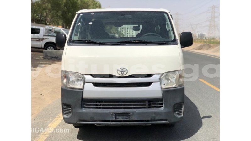 Big with watermark toyota hiace estuary import dubai 7121