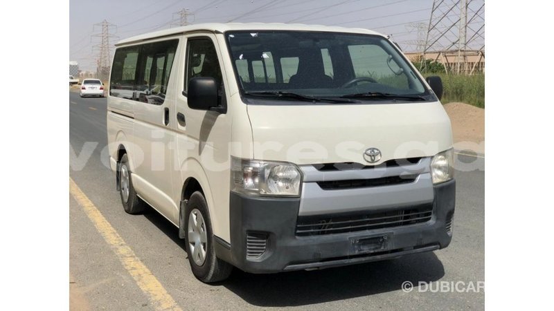 Big with watermark toyota hiace estuary import dubai 7121