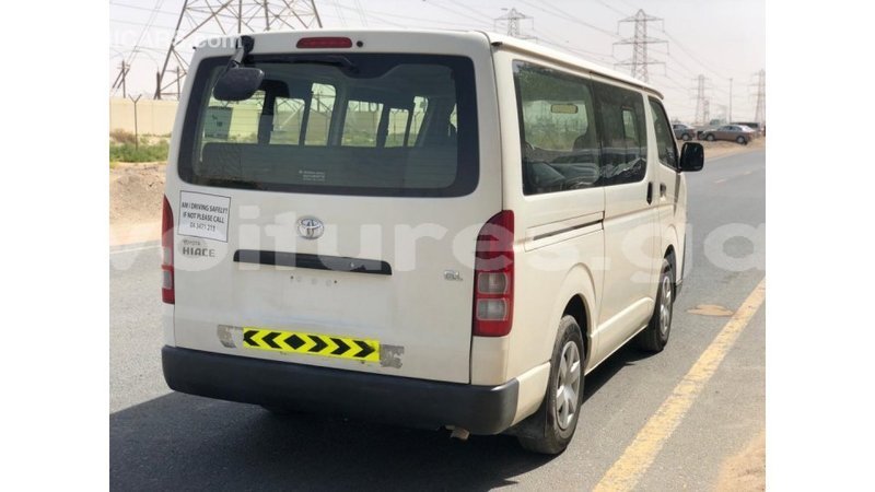 Big with watermark toyota hiace estuary import dubai 7121